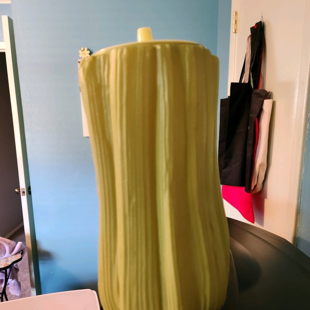Vintage celery keeper